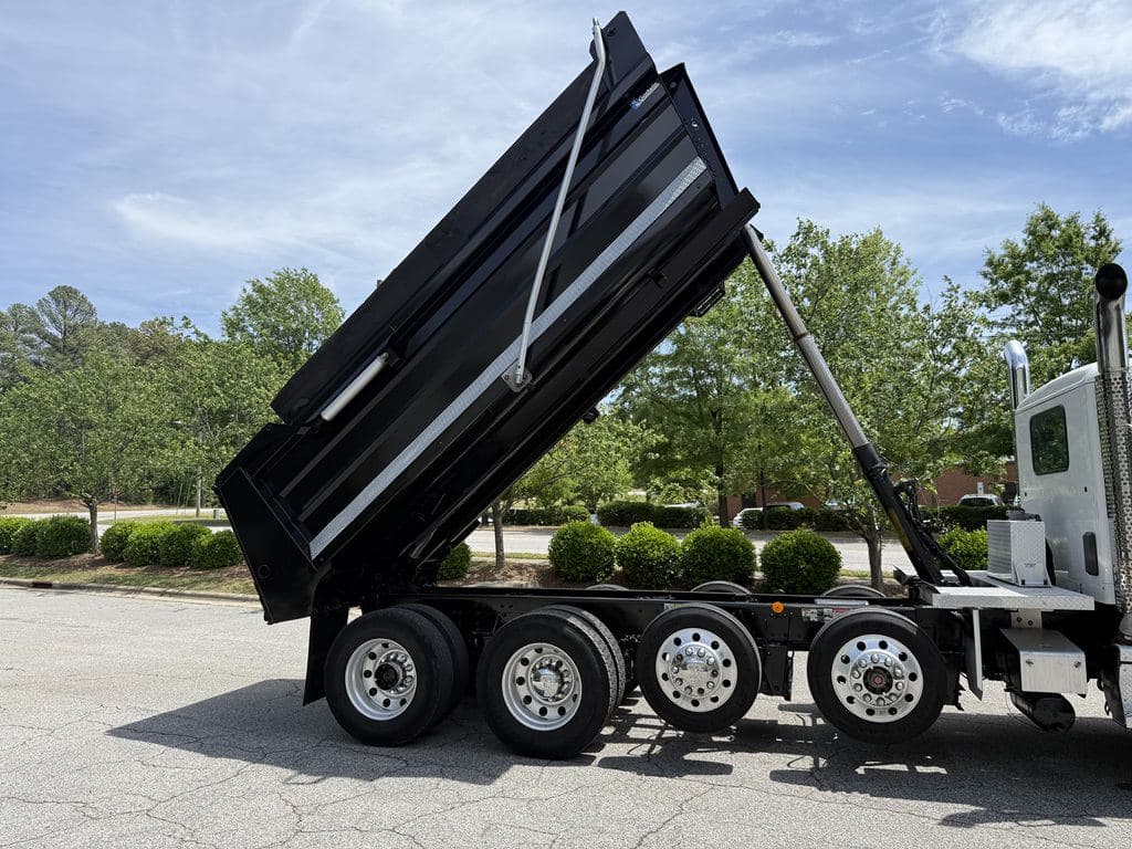 Used 2021 KENWORTH T880S image 11