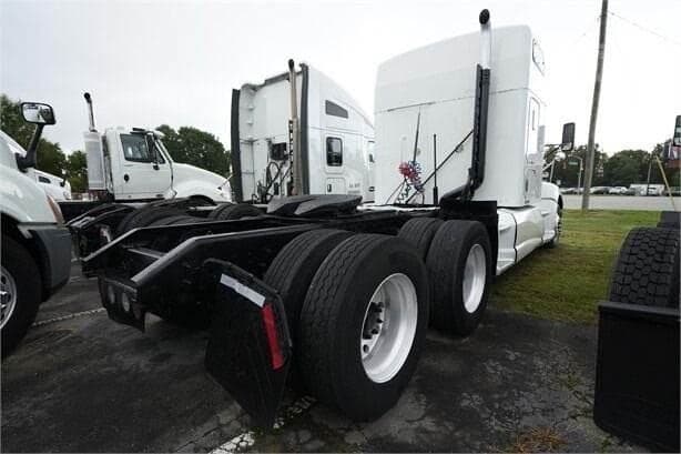 2013 Kenworth T6 Series image 5