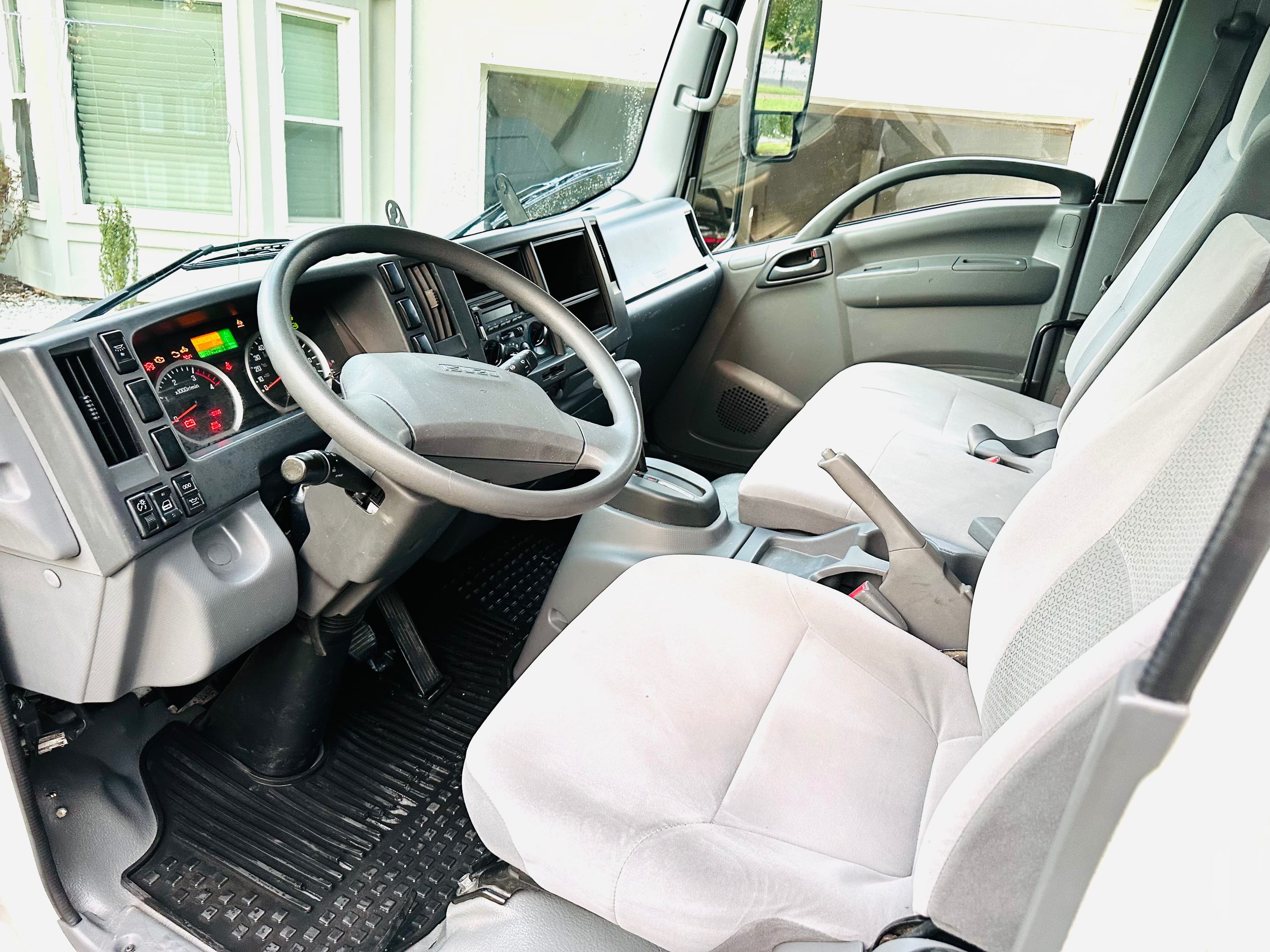 2021 Isuzu NPR HD image 4