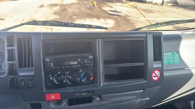 2019 Isuzu NPR image 10