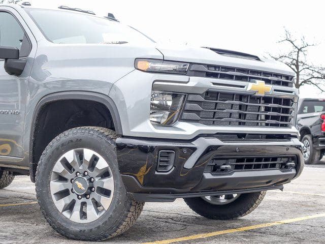 2026 Chevrolet Silverado 2500HD Custom image 3