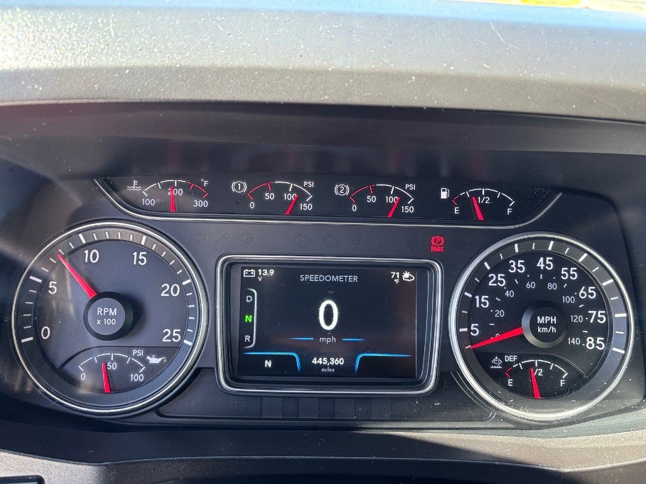 2018 International LT625 image 17