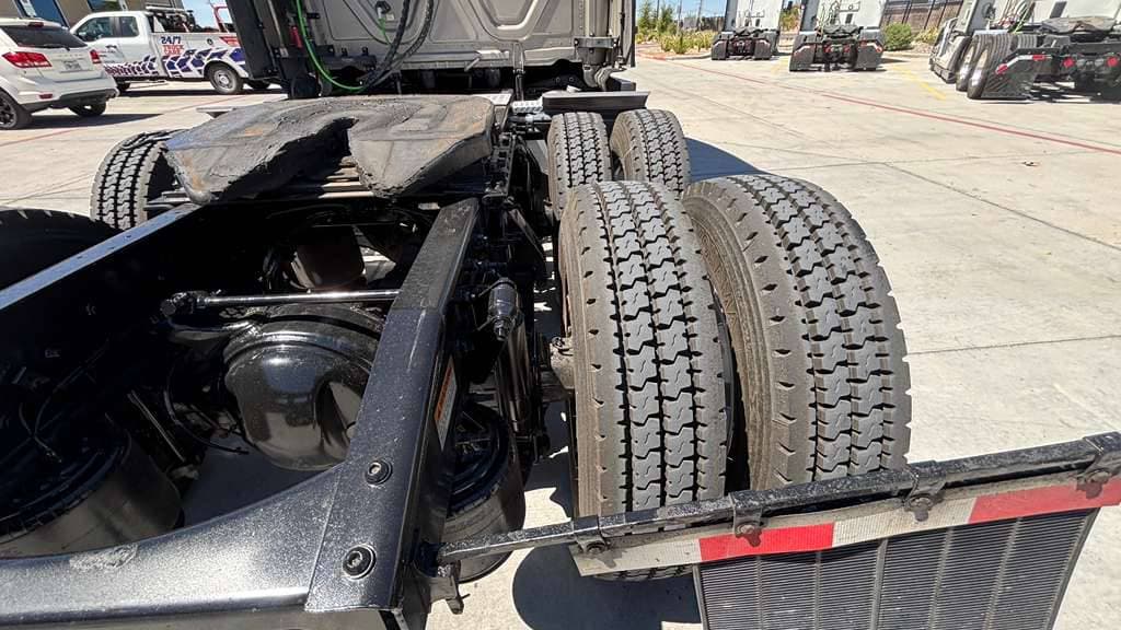 Used 2024 FREIGHTLINER PT126064ST image 10