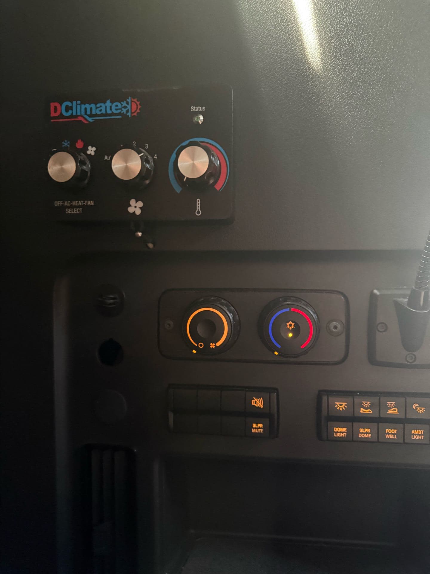 2022 Freightliner - 438k - 11,270 Hours image 19