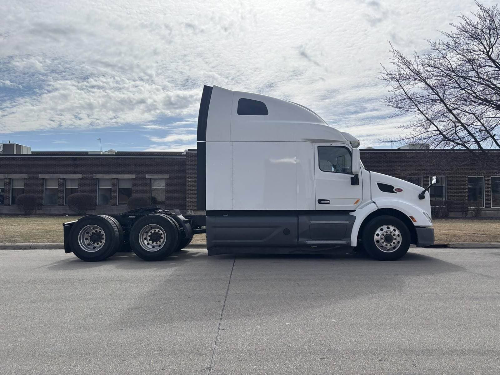 2021 Peterbilt 579 image 6