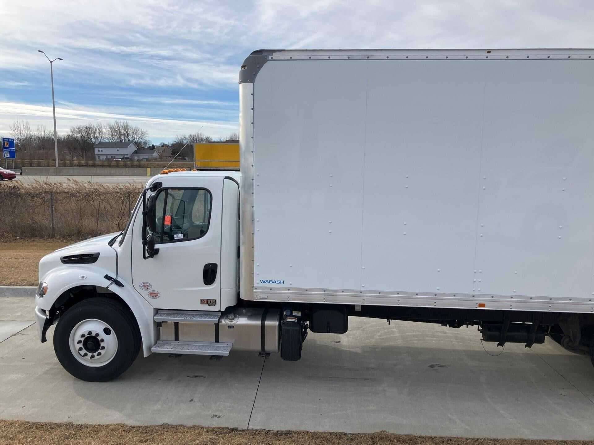 2025 Freightliner M2 image 3