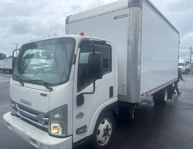 2019 Isuzu NRR image 3