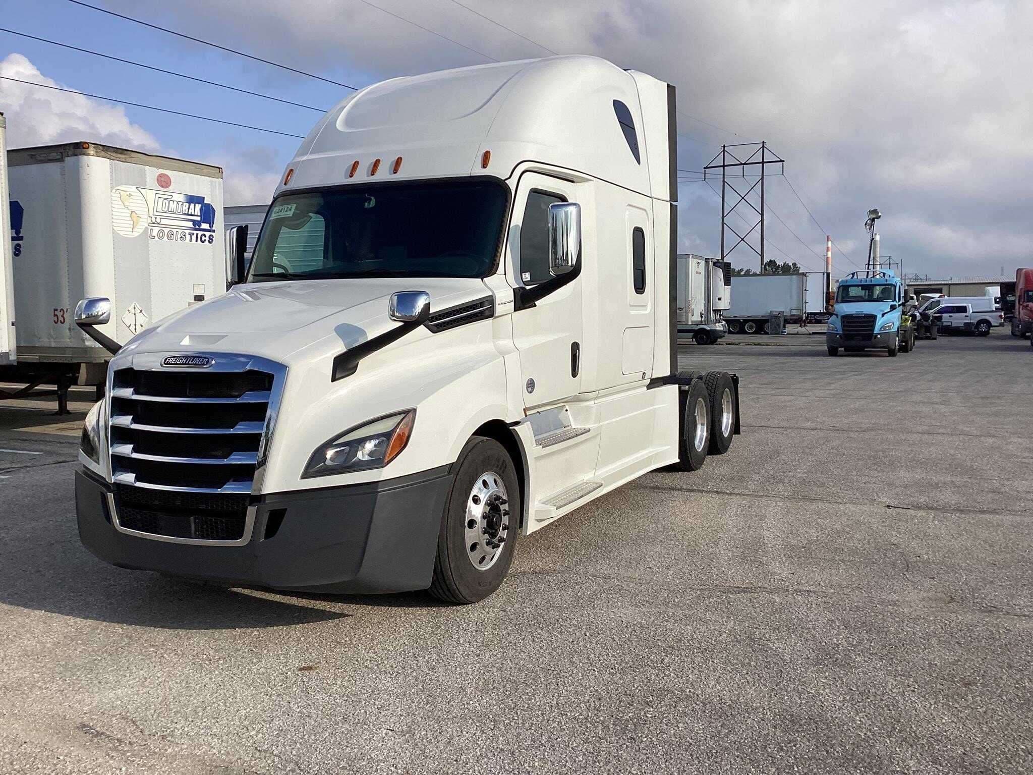 2020 Freightliner Cascadia image 1