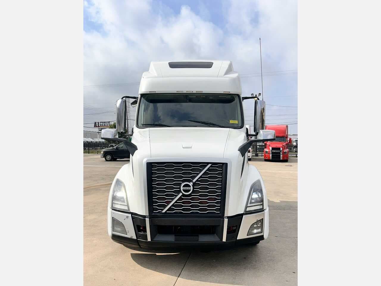 2020 Volvo VNL670 image 7