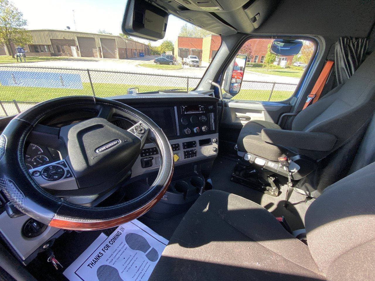 2022 FREIGHTLINER Cascadia CA126 * Tandem Axle Sleeper image 10