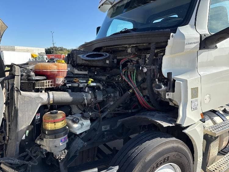 2018 Freightliner Cascadia image 2