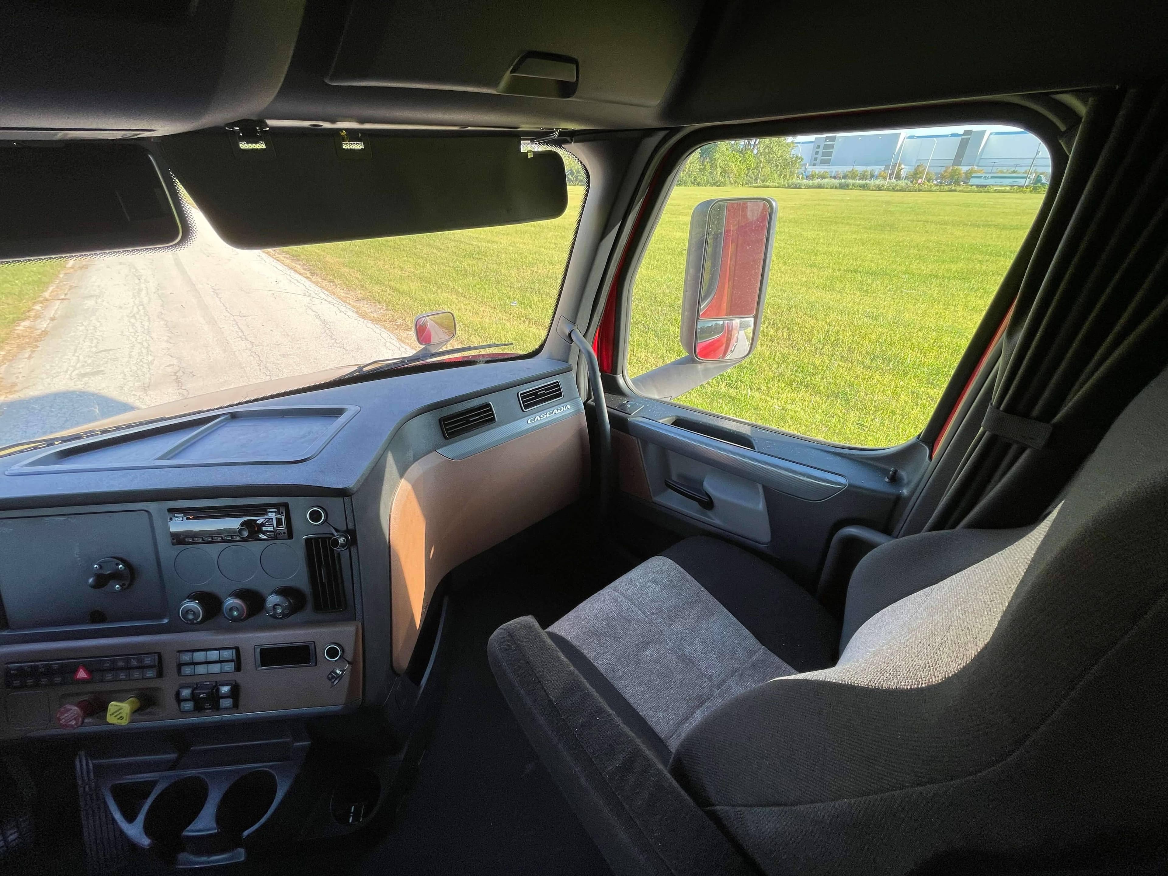 2021 Freightliner Cascadia 126 image 15