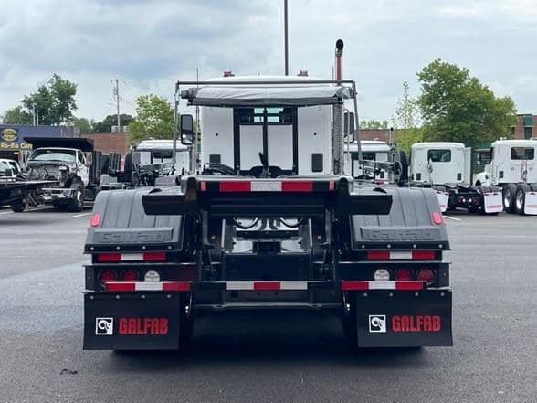 2025 Kenworth T880 image 5