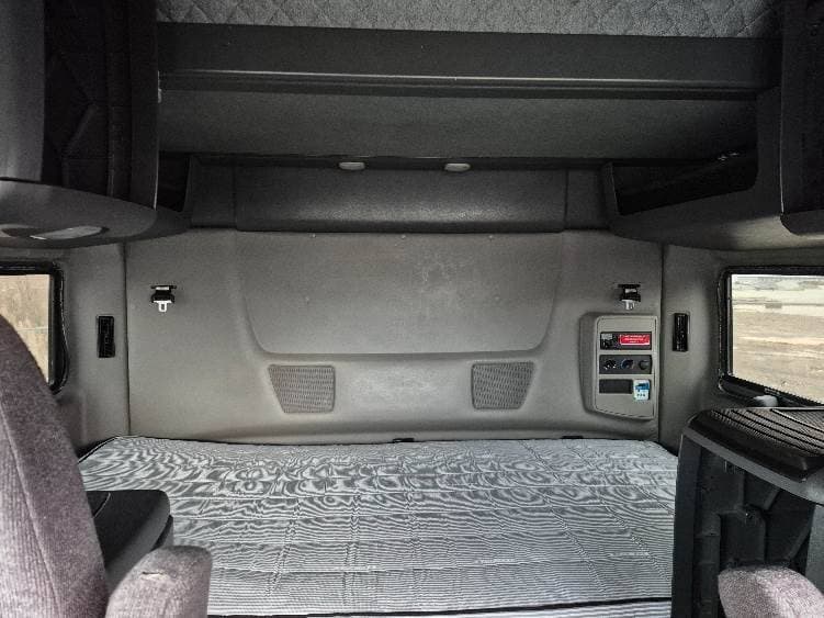 2023 International LT62F image 8