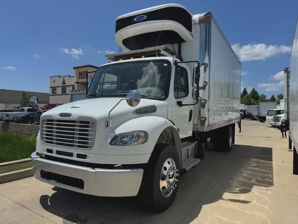 2022 Freightliner M2 image 2