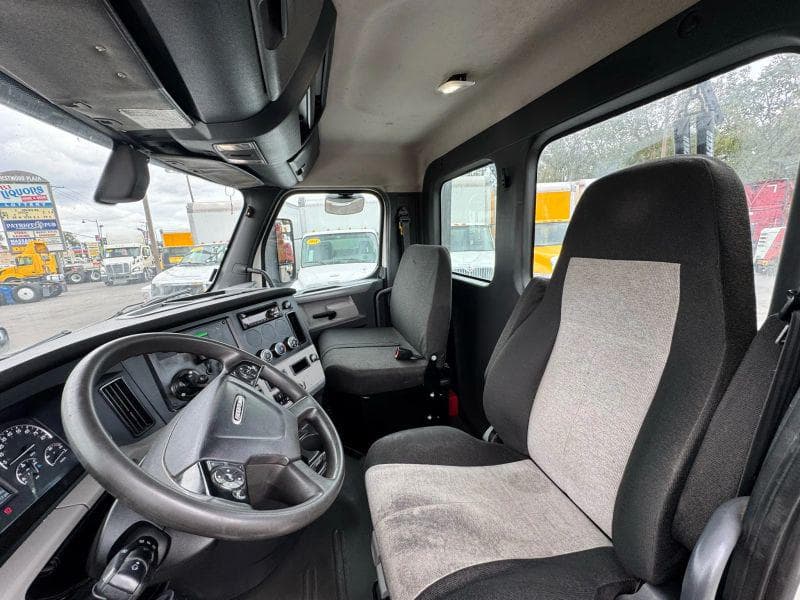 2018 Freightliner Cascadia image 15