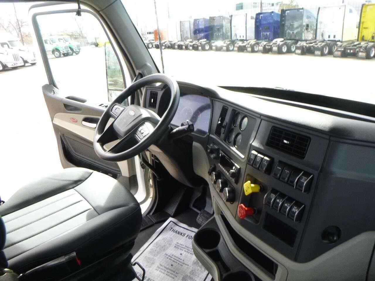 2023 Peterbilt 567 image 14