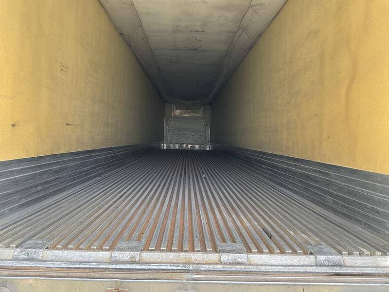 2012 Utility 3000R image 3