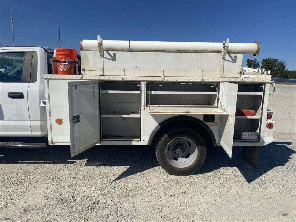 2017 Ford F-550sd image 6
