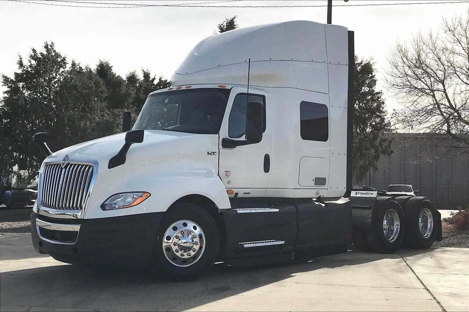 2021 International LT625 image 3