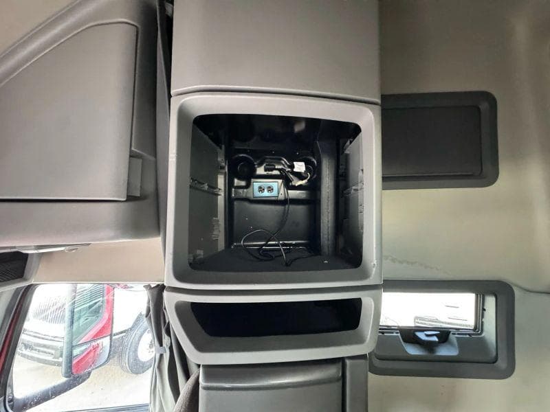 2021 Volvo VNL image 49