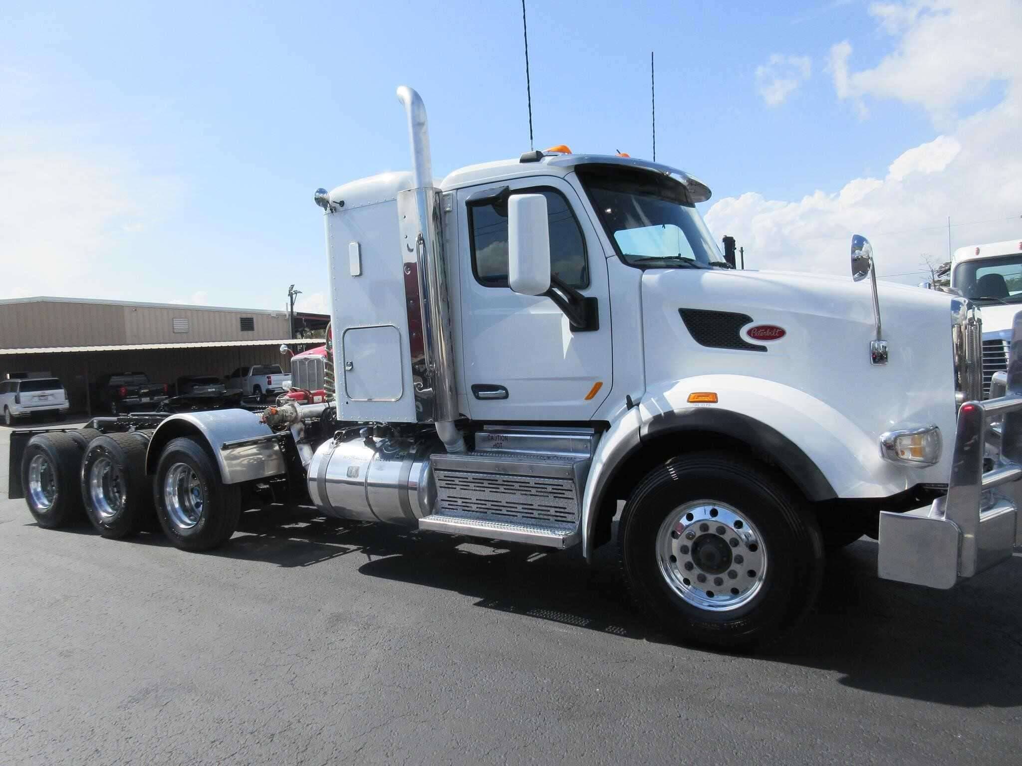 2019 Peterbilt 567 image 1