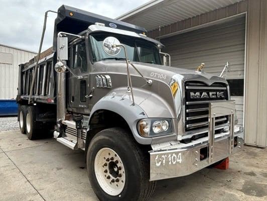 2017 Mack GU (Granite) image 1