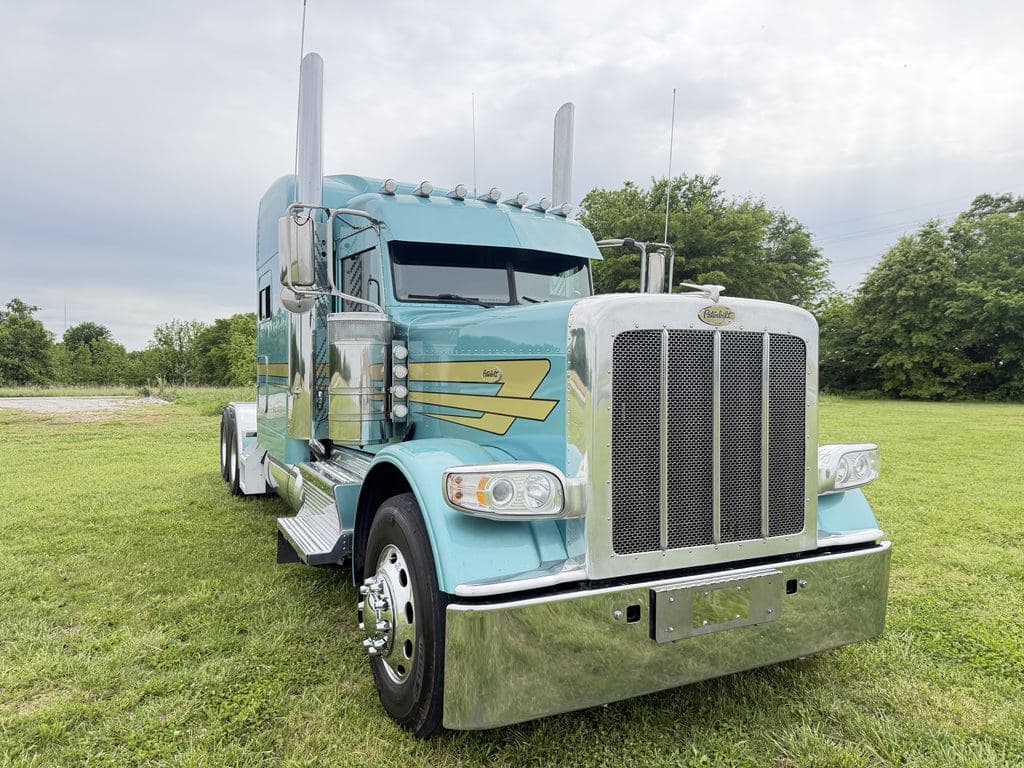 Used 2024 PETERBILT 389 image 20