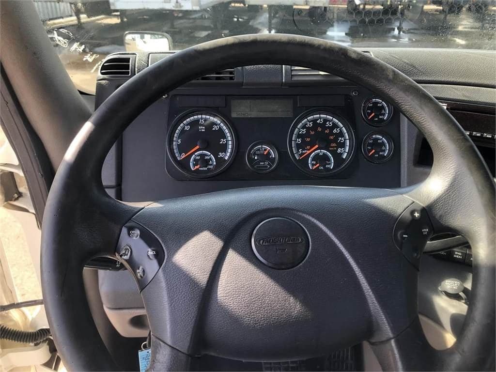 2018 Freightliner Cascadia image 10