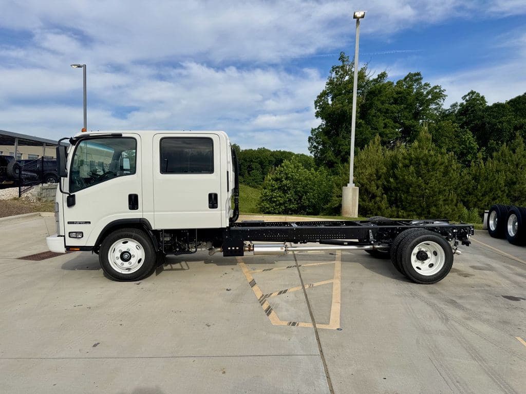 New 2027 ISUZU NPR-HD image 8