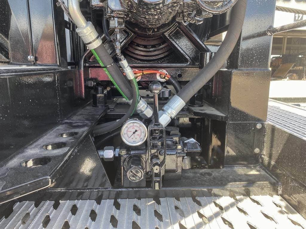 2025 Peterbilt 589 image 14