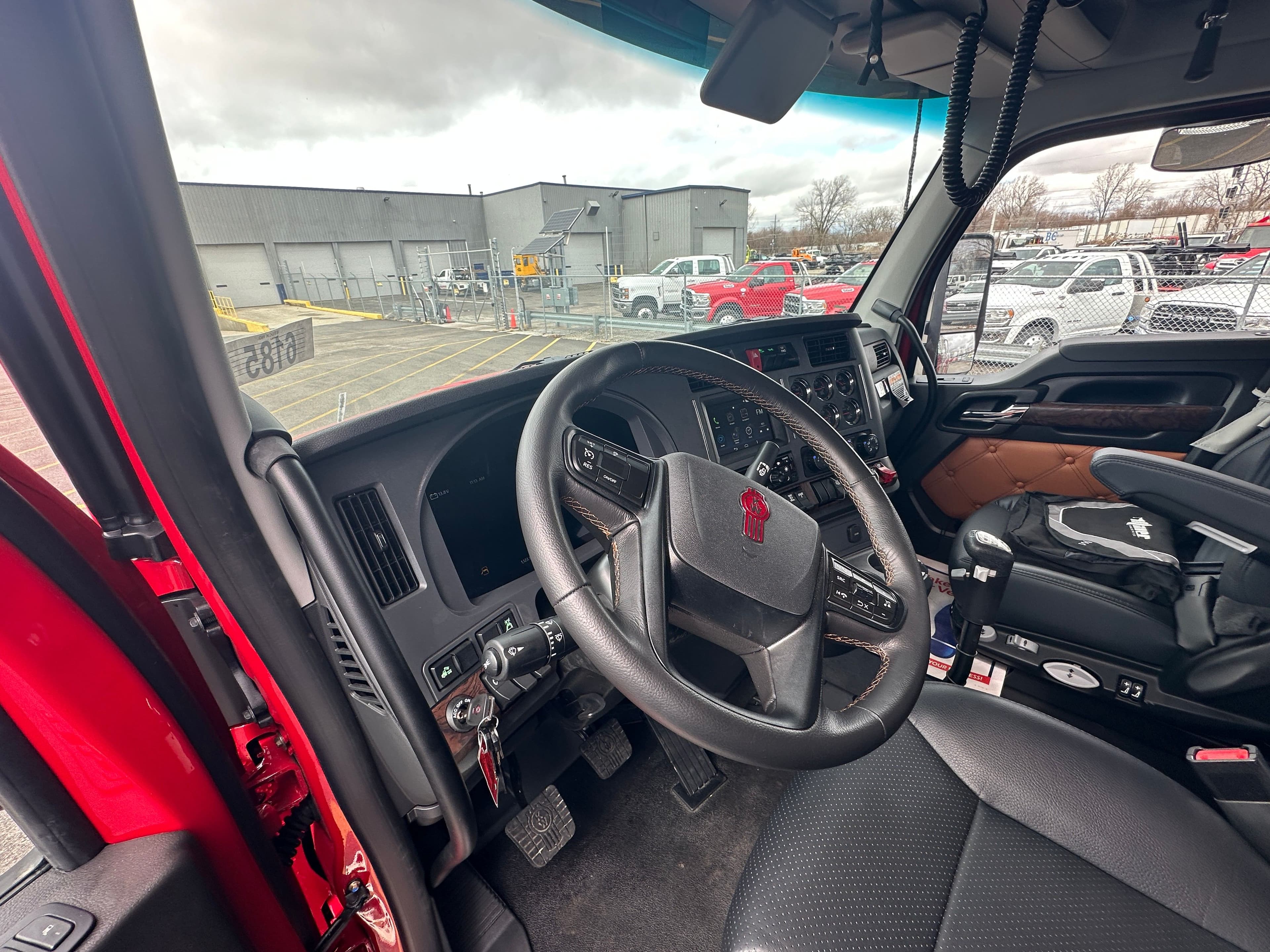 2025 Kenworth T880 with a Century 5130 image 11