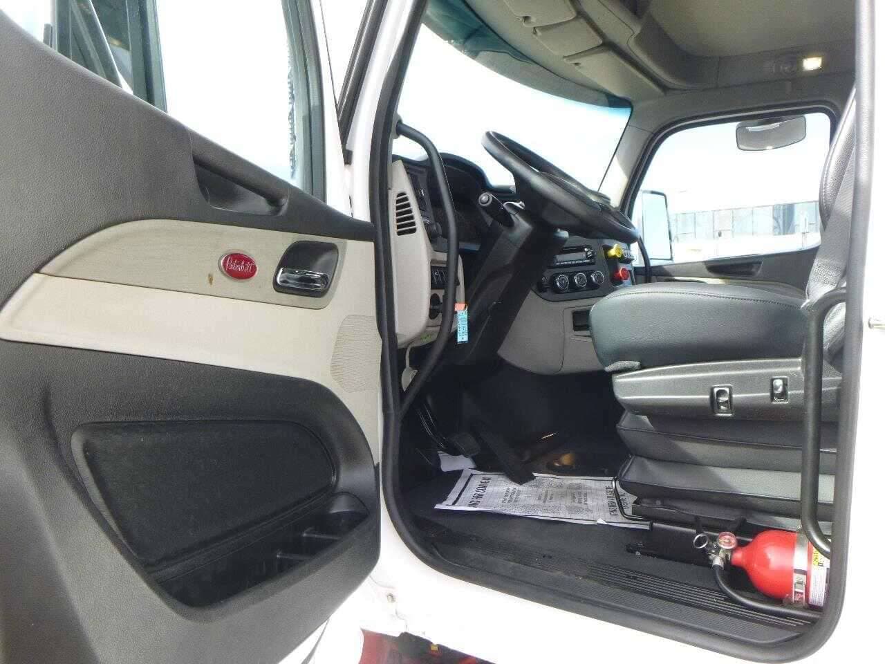 2023 Peterbilt 567 image 21