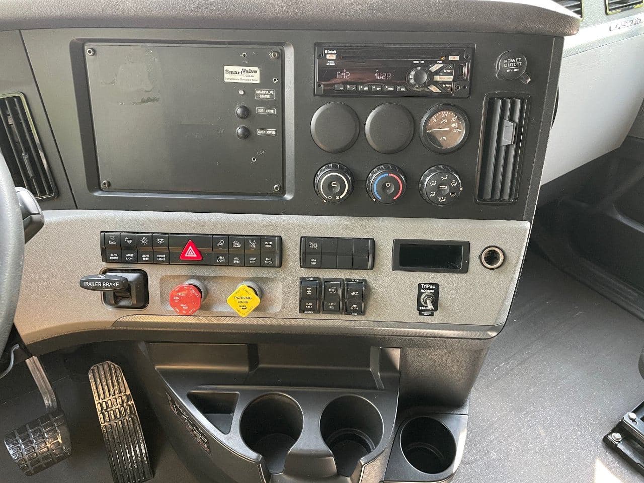 2020 Freightliner Cascadia 126 image 24