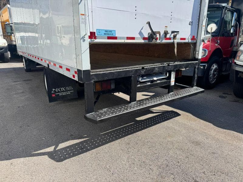 2019 Isuzu NPR image 6