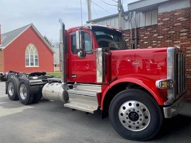 2026 Peterbilt 589 image 2