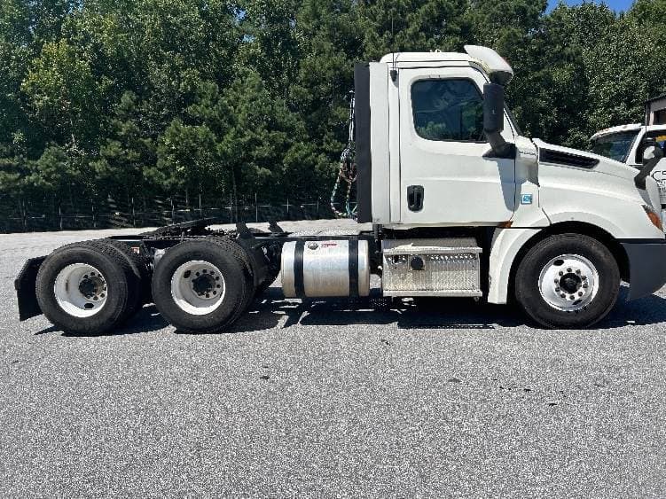 2018 Freightliner Cascadia image 9