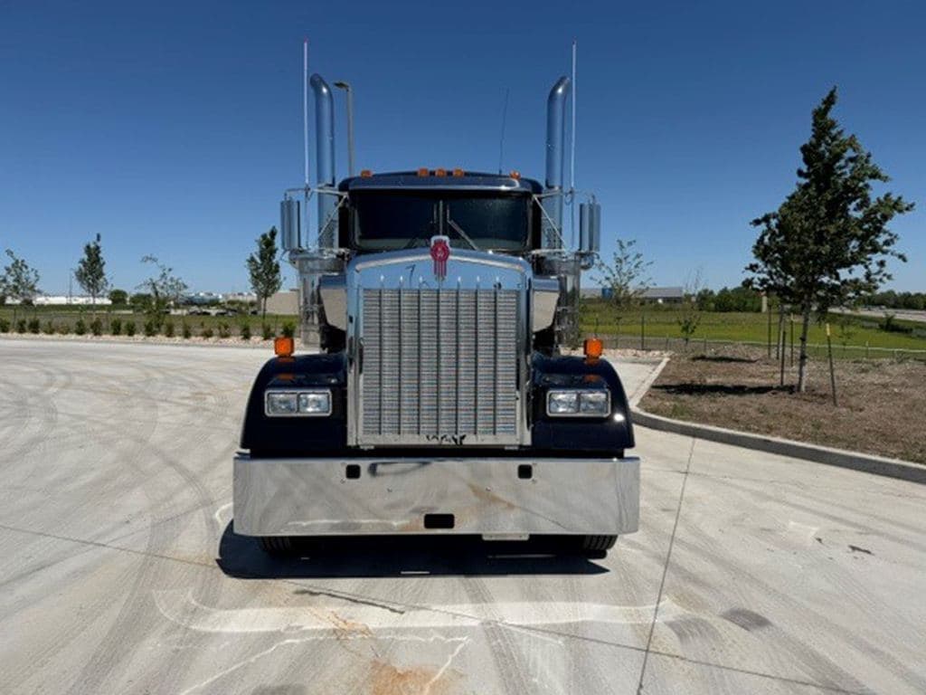 New 2027 KENWORTH W900L image 10