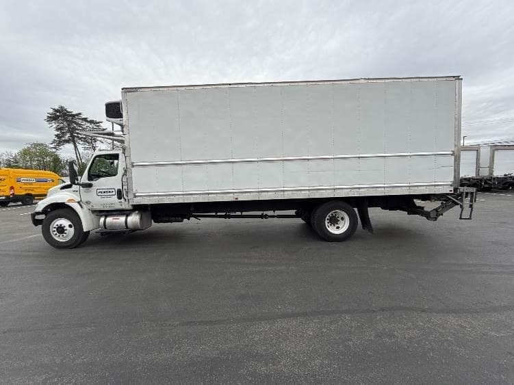 2022 International MV607 Refrigerated Truck - 220HP, 6 Speed Automatic, Carrier S9 image 4