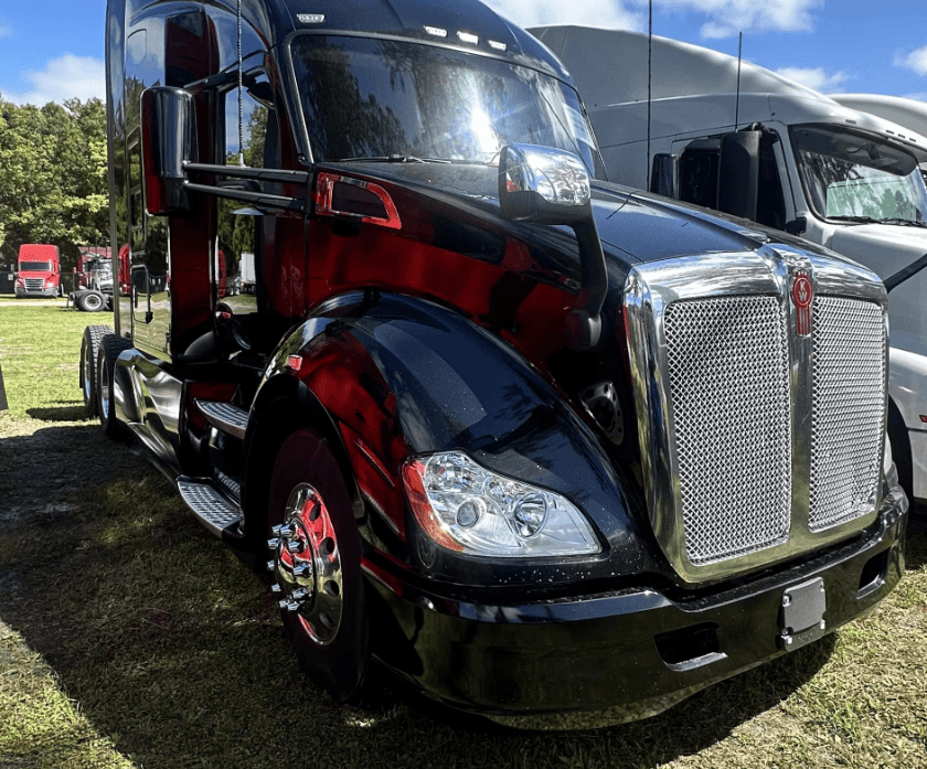 2020 Kenworth T680 image 1