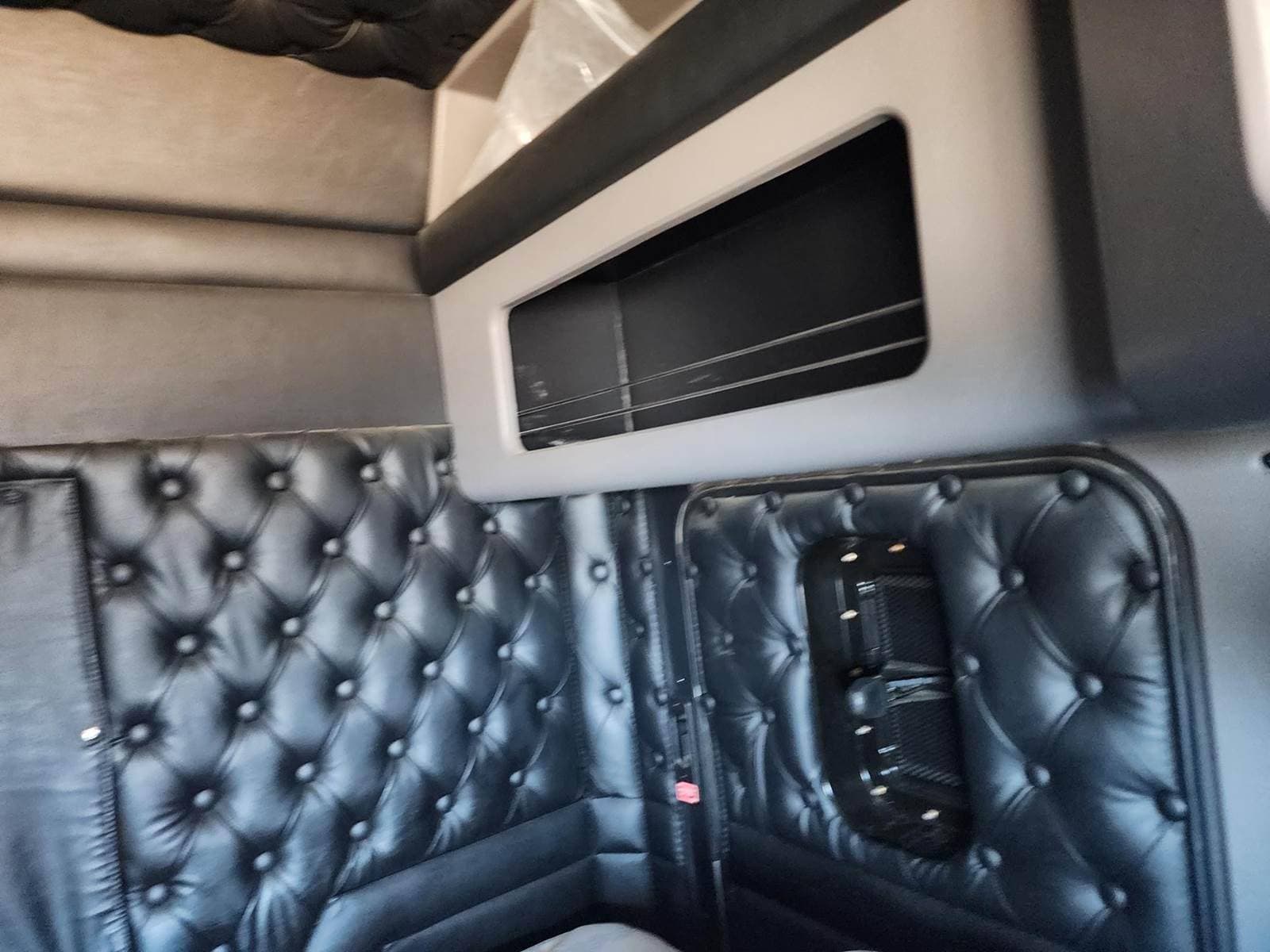 2020 Kenworth W9 Series image 6