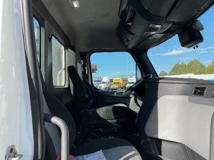 2021 Freightliner Cascadia image 8