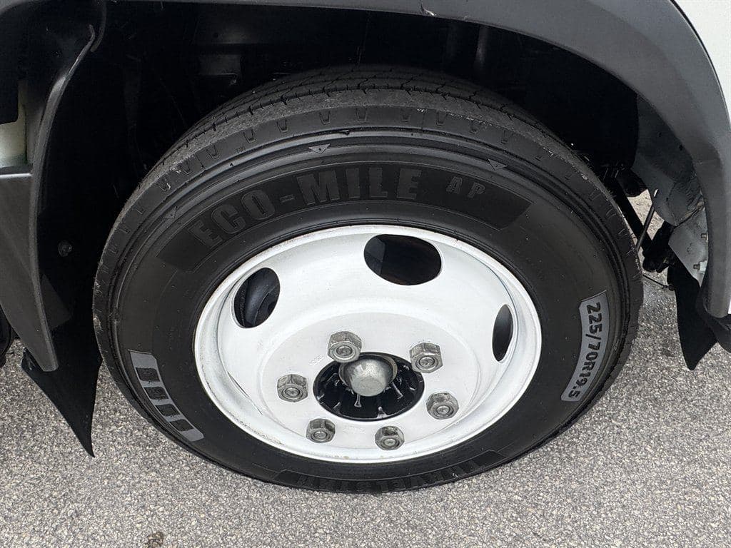 2021 Isuzu NPR XD image 35