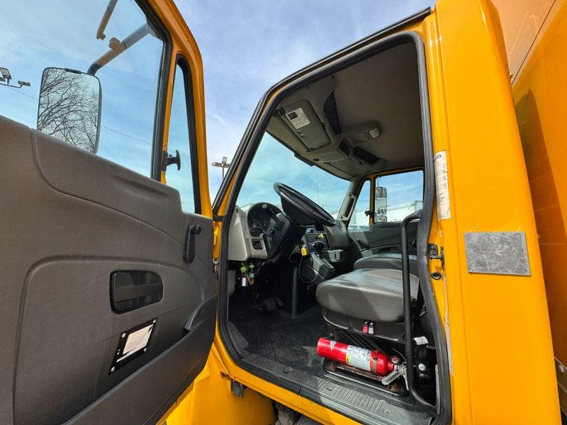 2019 International 4300 image 14