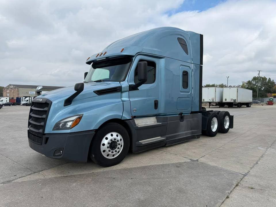 2020 Freightliner Cascadia image 3