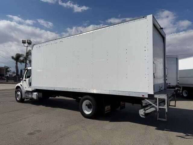 2019 Freightliner M2 image 3