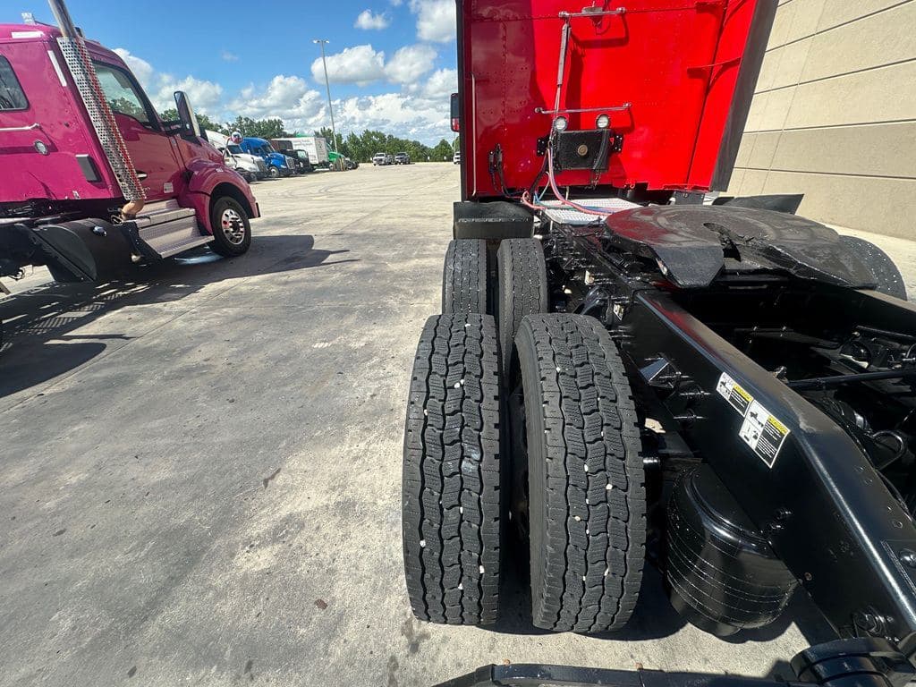 Used 2021 PETERBILT 579 image 5