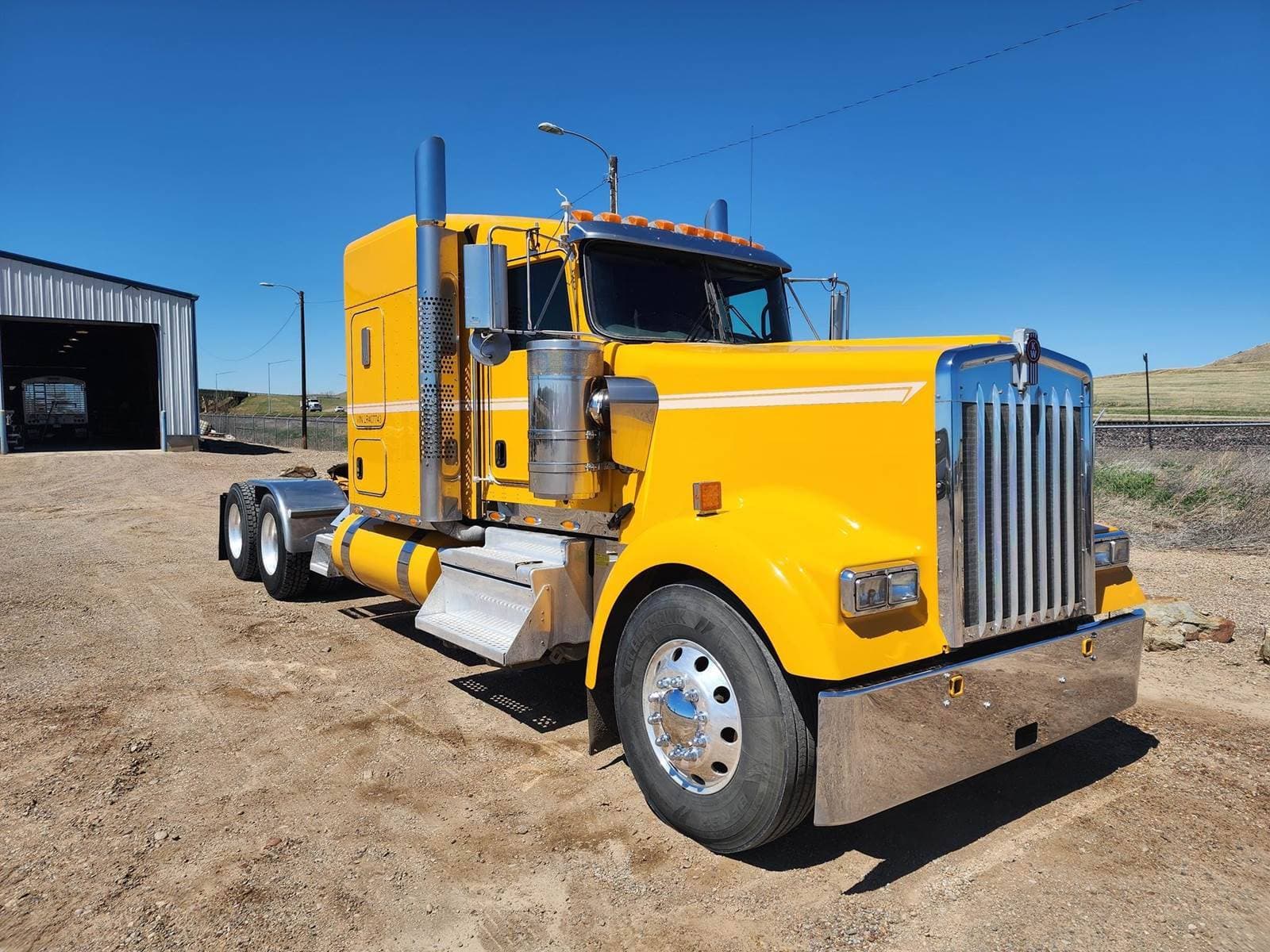 2020 Kenworth W9 Series image 1