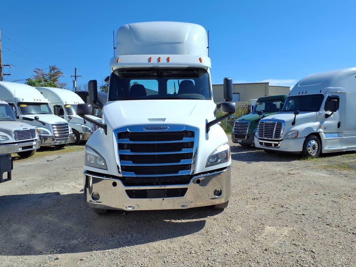 2019 Freightliner Cascadia image 2