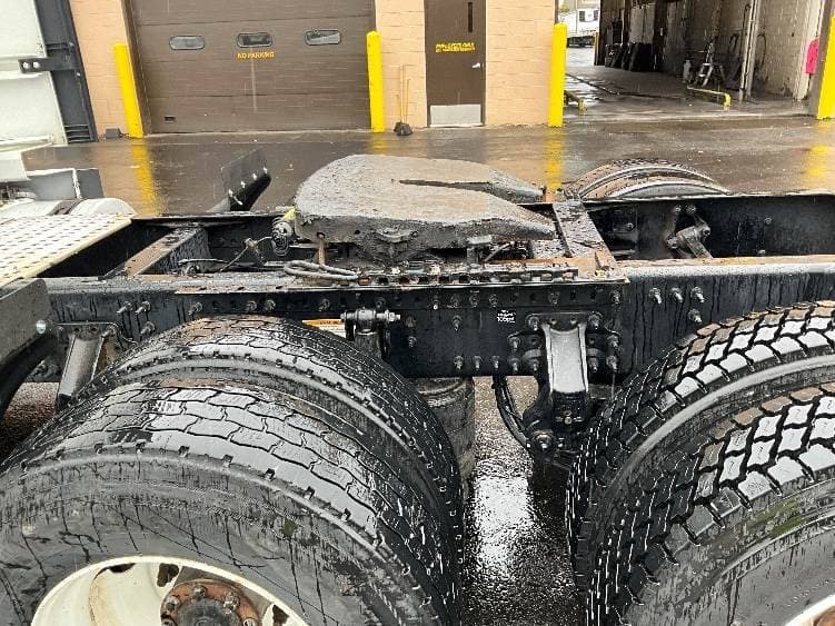 2022 Volvo VNL image 16